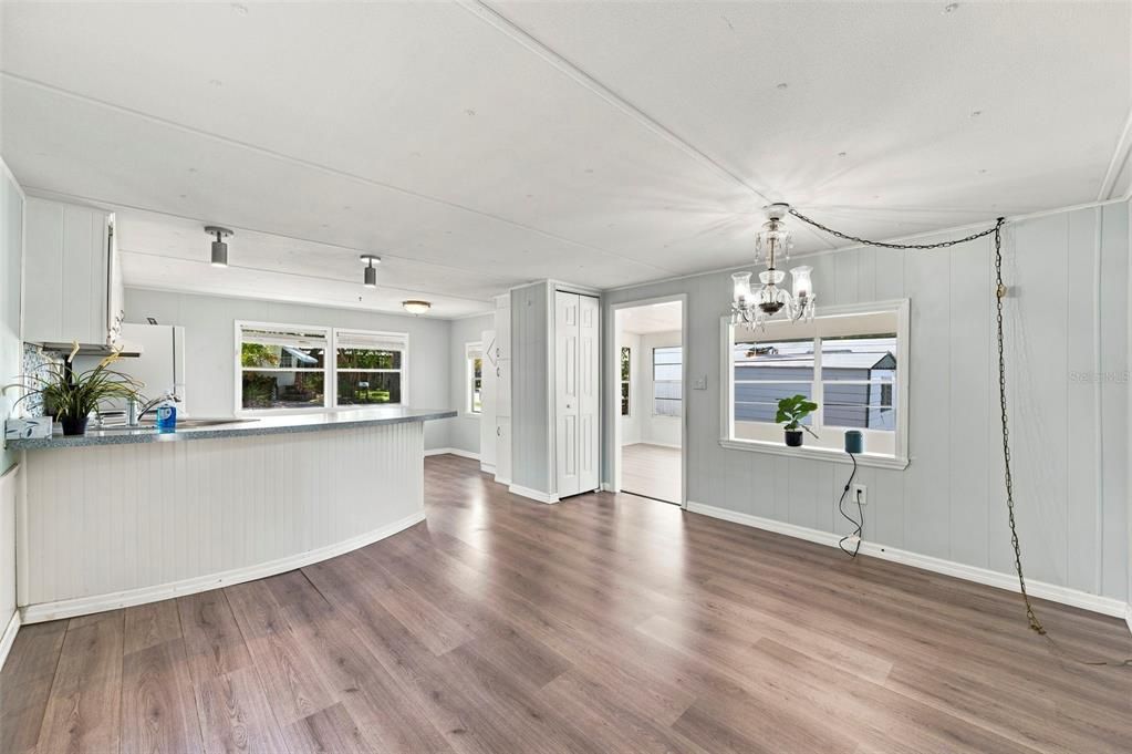 For Sale: $109,000 (1 beds, 1 baths, 844 Square Feet)