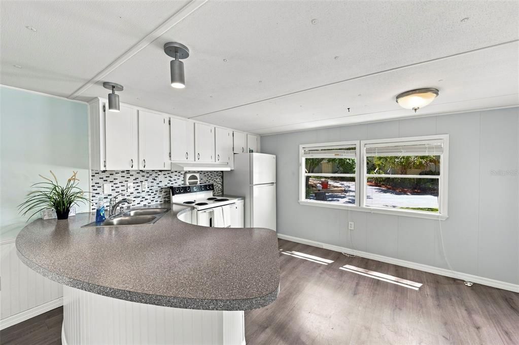 For Sale: $109,000 (1 beds, 1 baths, 844 Square Feet)