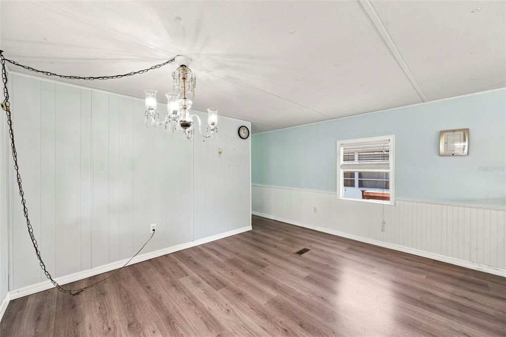 For Sale: $109,000 (1 beds, 1 baths, 844 Square Feet)