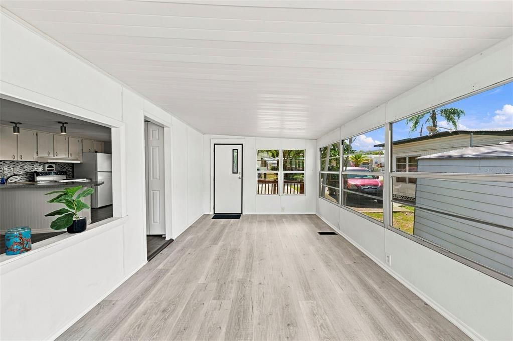 For Sale: $109,000 (1 beds, 1 baths, 844 Square Feet)