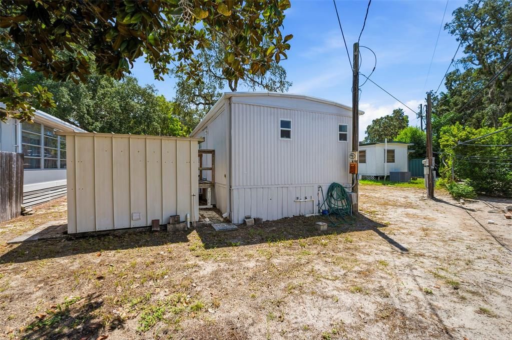 For Sale: $109,000 (1 beds, 1 baths, 844 Square Feet)