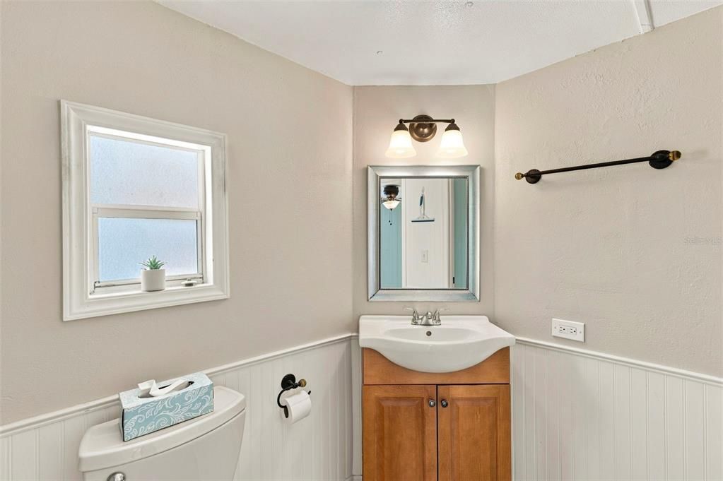 For Sale: $109,000 (1 beds, 1 baths, 844 Square Feet)
