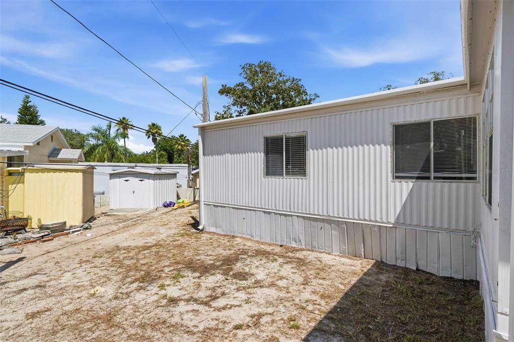 For Sale: $109,000 (1 beds, 1 baths, 844 Square Feet)
