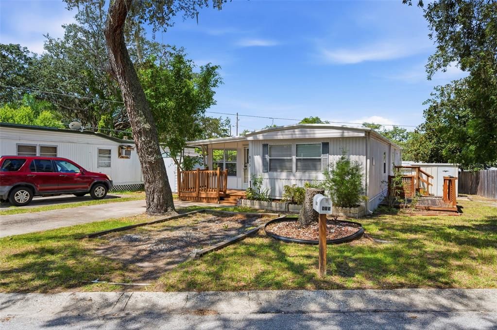 For Sale: $109,000 (1 beds, 1 baths, 844 Square Feet)