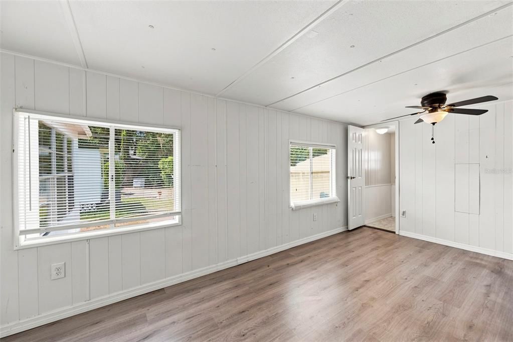For Sale: $109,000 (1 beds, 1 baths, 844 Square Feet)