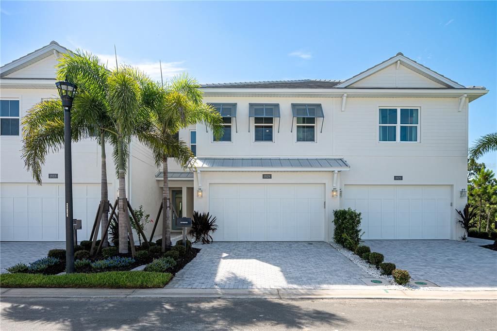 Active With Contract: $799,000 (3 beds, 3 baths, 2172 Square Feet)