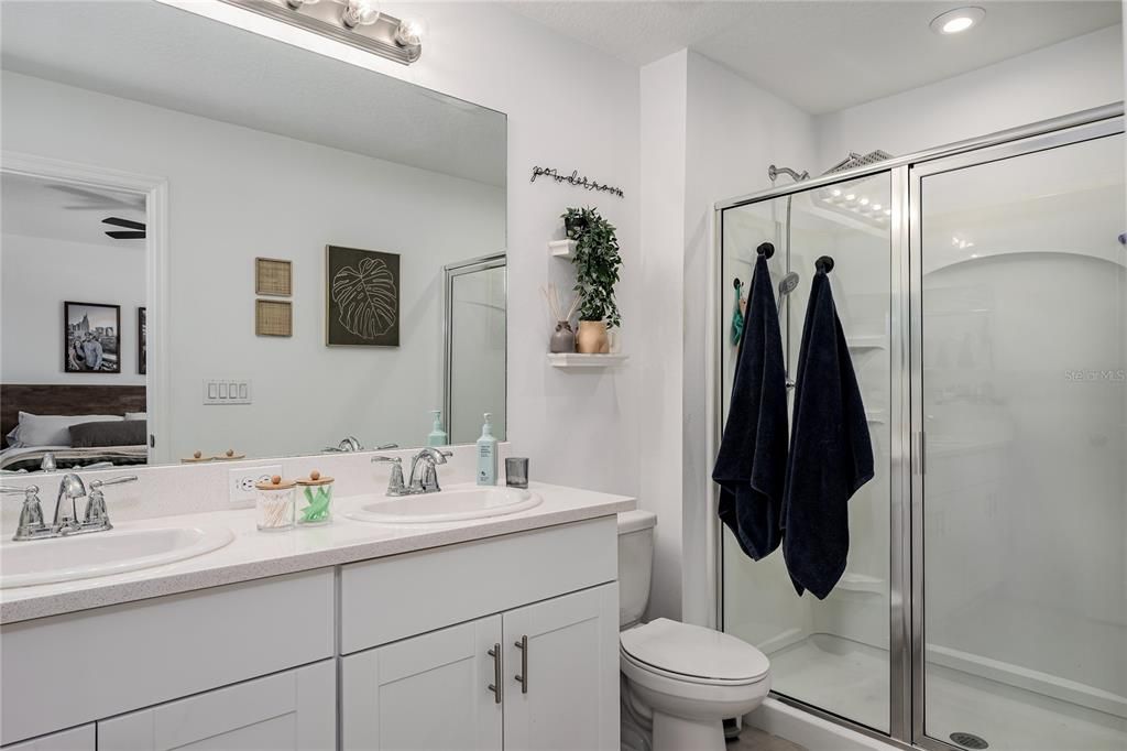 For Rent: $2,300 (3 beds, 2 baths, 1407 Square Feet)