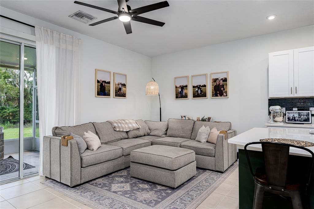 For Rent: $2,300 (3 beds, 2 baths, 1407 Square Feet)