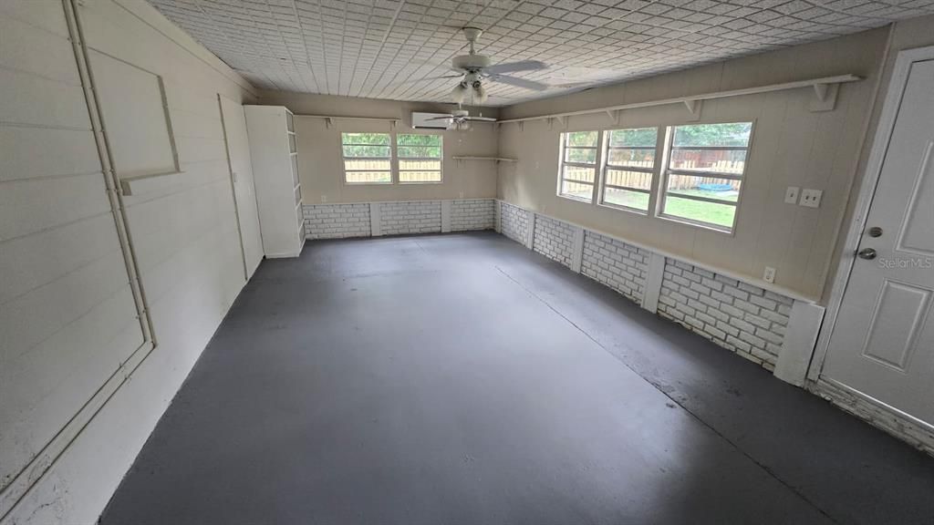 For Sale: $290,000 (3 beds, 2 baths, 1696 Square Feet)