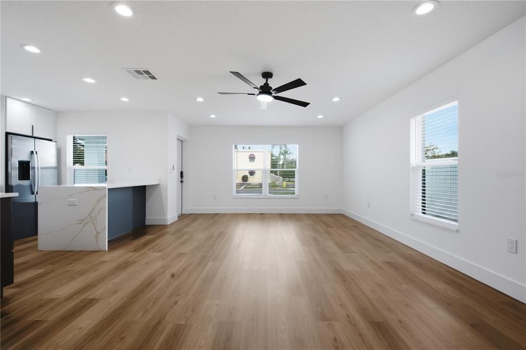 Activo con contrato: $412,000 (3 camas, 2 baños, 1241 Pies cuadrados)