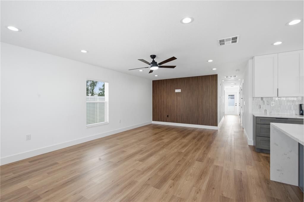 Activo con contrato: $412,000 (3 camas, 2 baños, 1241 Pies cuadrados)