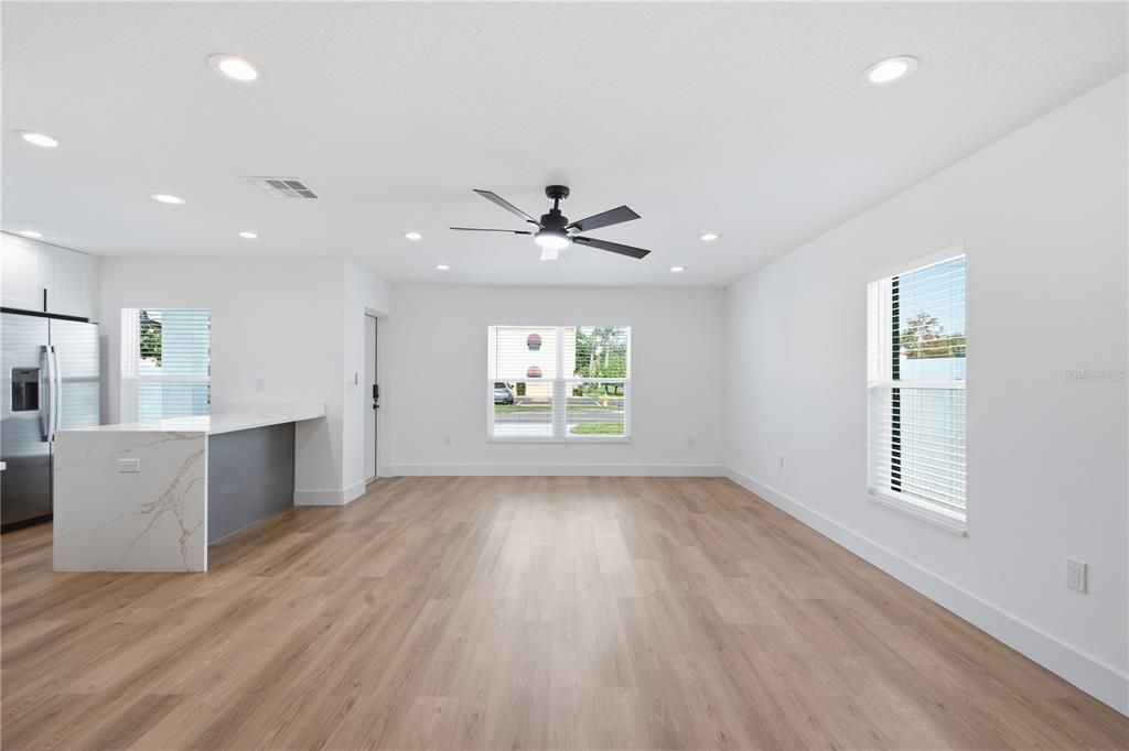 Activo con contrato: $412,000 (3 camas, 2 baños, 1241 Pies cuadrados)