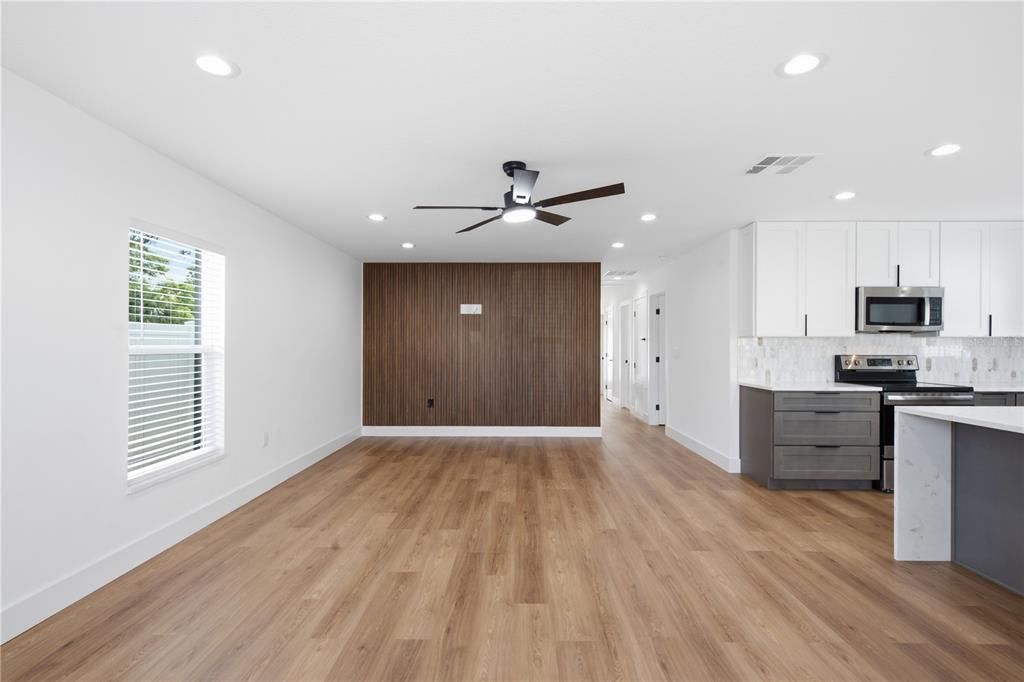 Activo con contrato: $412,000 (3 camas, 2 baños, 1241 Pies cuadrados)