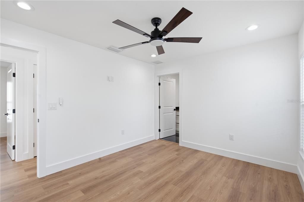 Activo con contrato: $412,000 (3 camas, 2 baños, 1241 Pies cuadrados)
