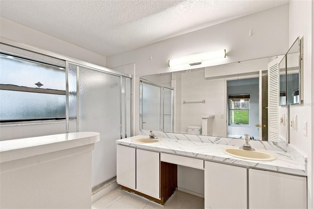 En Venta: $349,000 (4 camas, 3 baños, 2594 Pies cuadrados)