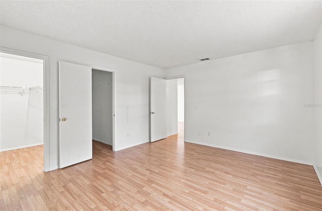 En Venta: $349,000 (4 camas, 3 baños, 2594 Pies cuadrados)