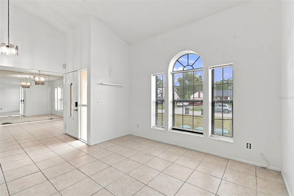 En Venta: $349,000 (4 camas, 3 baños, 2594 Pies cuadrados)