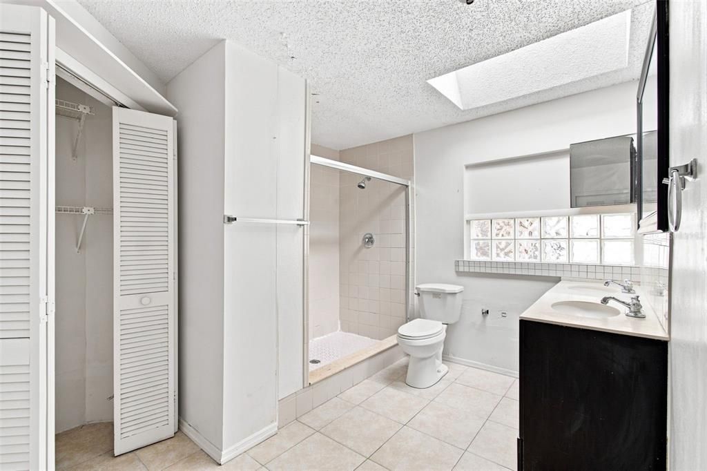 En Venta: $349,000 (4 camas, 3 baños, 2594 Pies cuadrados)