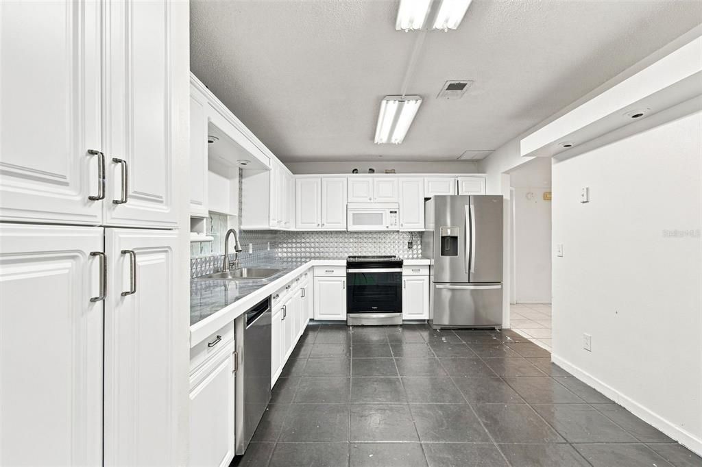 En Venta: $349,000 (4 camas, 3 baños, 2594 Pies cuadrados)