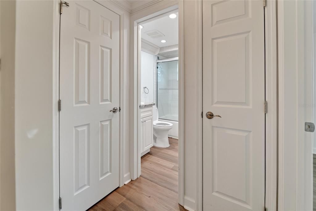 For Sale: $139,900 (2 beds, 2 baths, 1080 Square Feet)