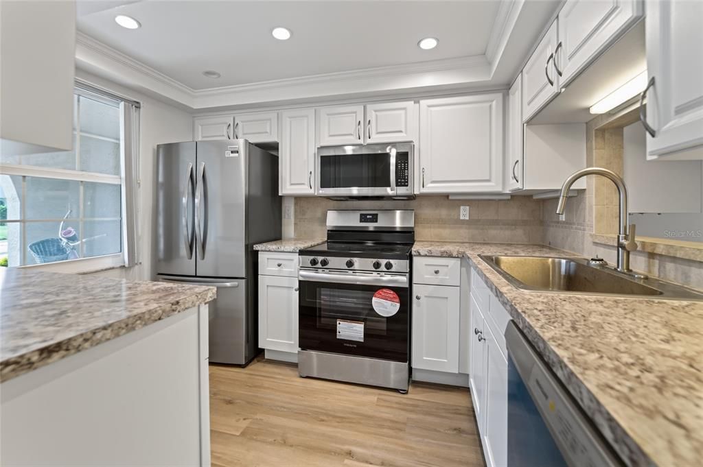 For Sale: $139,900 (2 beds, 2 baths, 1080 Square Feet)