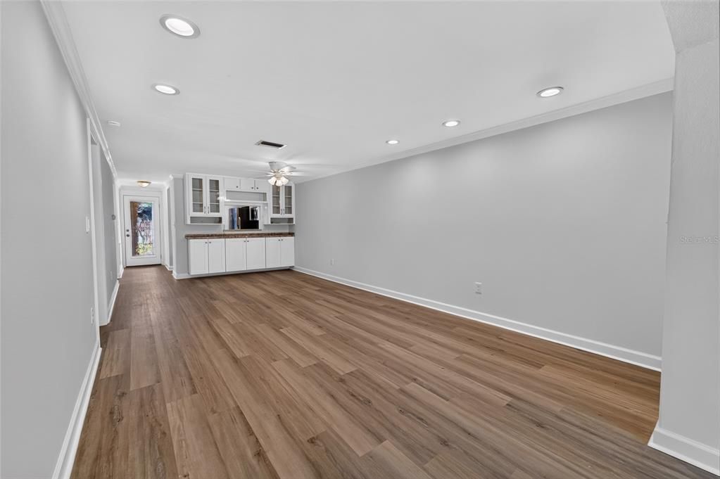 For Sale: $139,900 (2 beds, 2 baths, 1080 Square Feet)