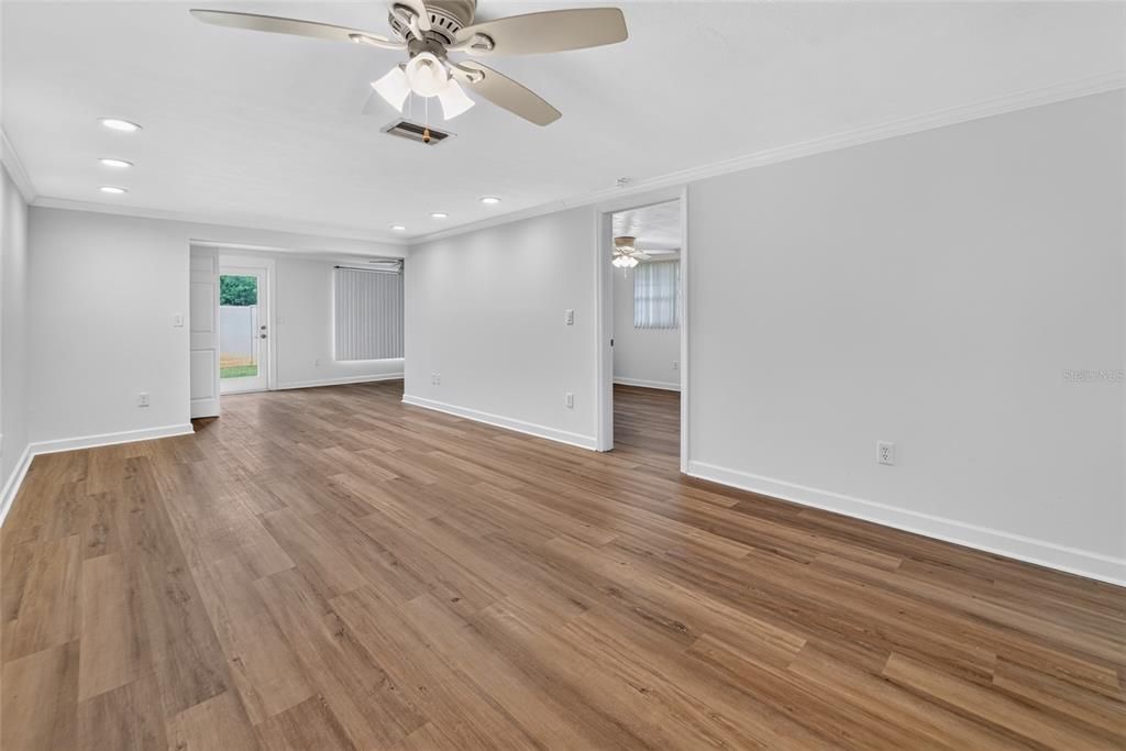 For Sale: $139,900 (2 beds, 2 baths, 1080 Square Feet)