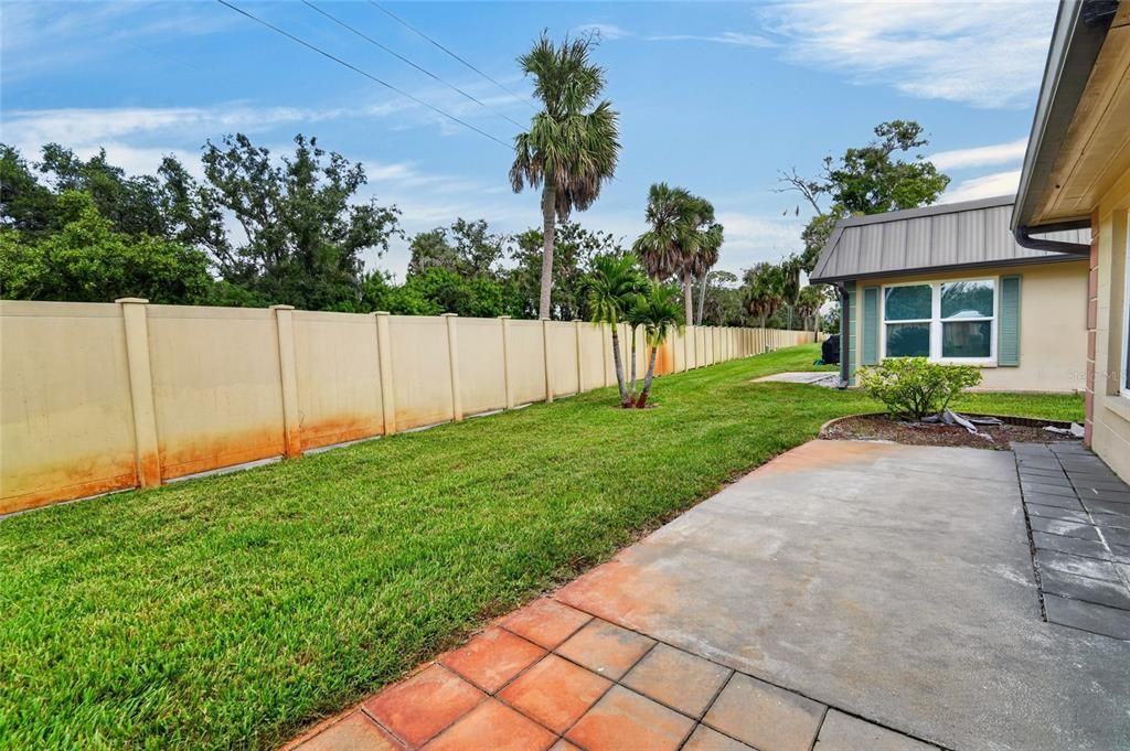 For Sale: $139,900 (2 beds, 2 baths, 1080 Square Feet)