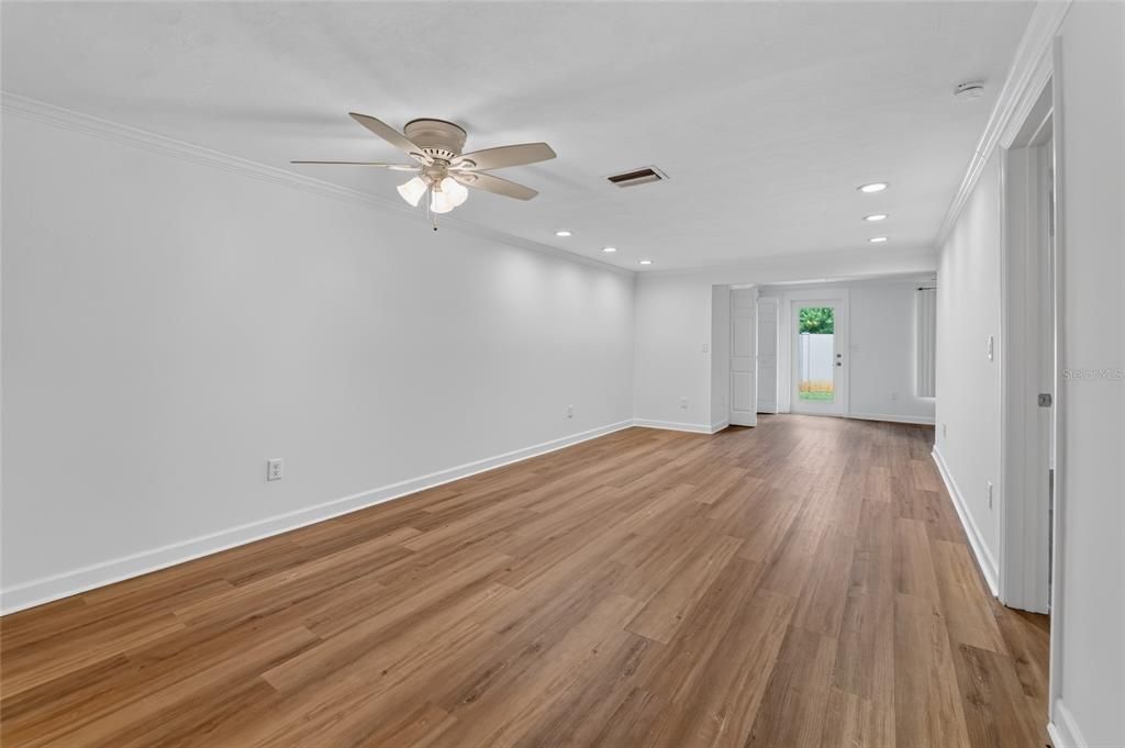 For Sale: $139,900 (2 beds, 2 baths, 1080 Square Feet)