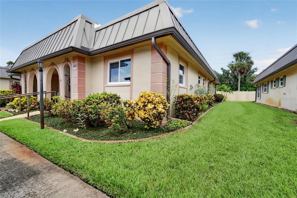 For Sale: $139,900 (2 beds, 2 baths, 1080 Square Feet)