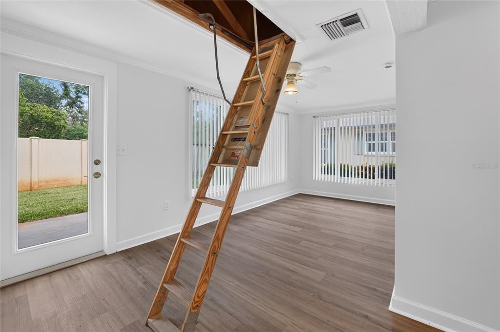For Sale: $139,900 (2 beds, 2 baths, 1080 Square Feet)