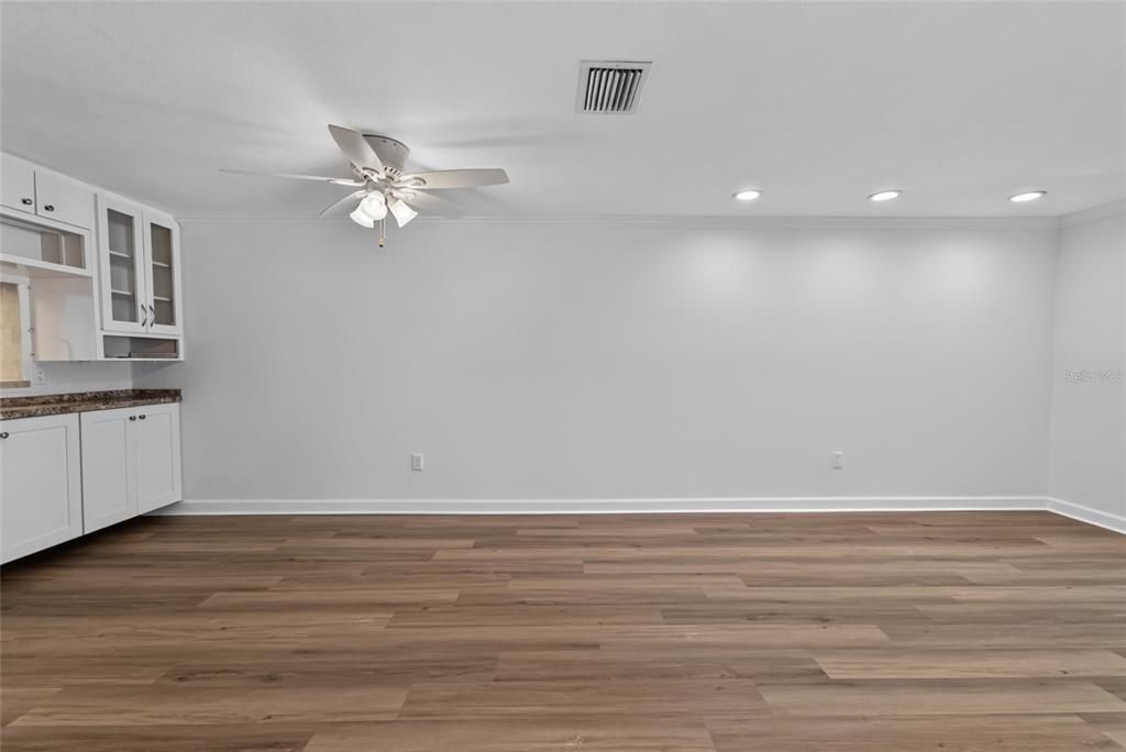 For Sale: $139,900 (2 beds, 2 baths, 1080 Square Feet)