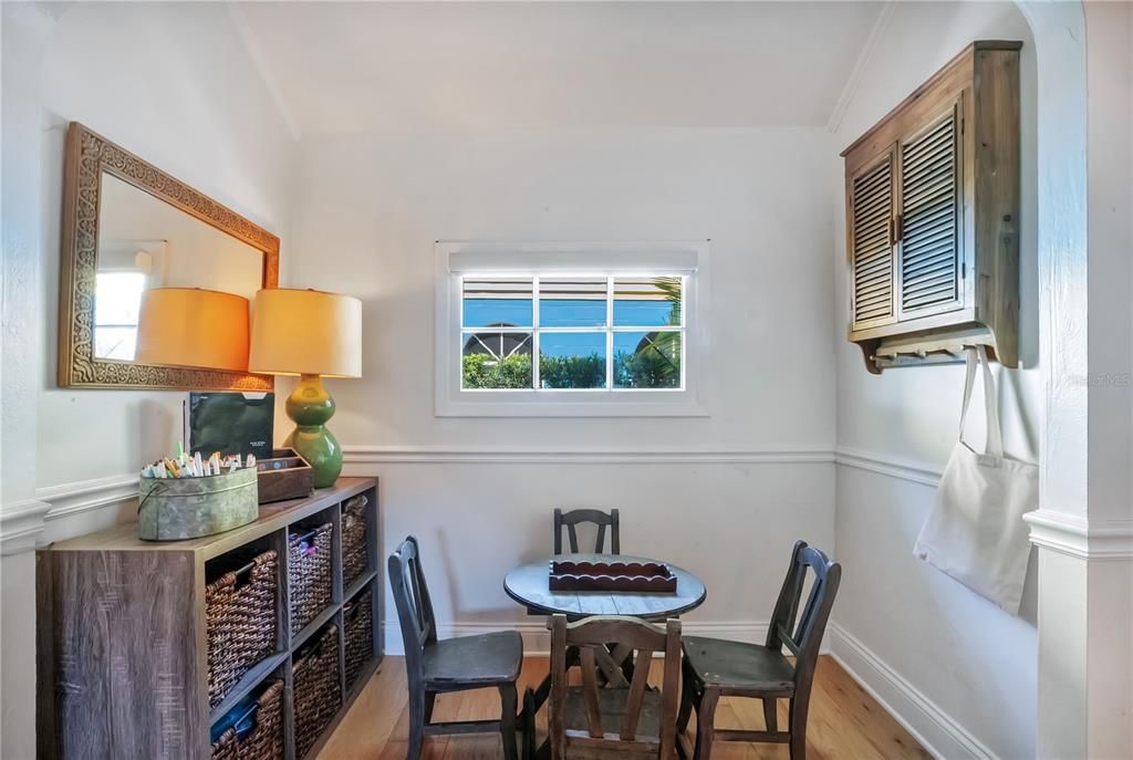 For Sale: $700,000 (1 beds, 1 baths, 750 Square Feet)