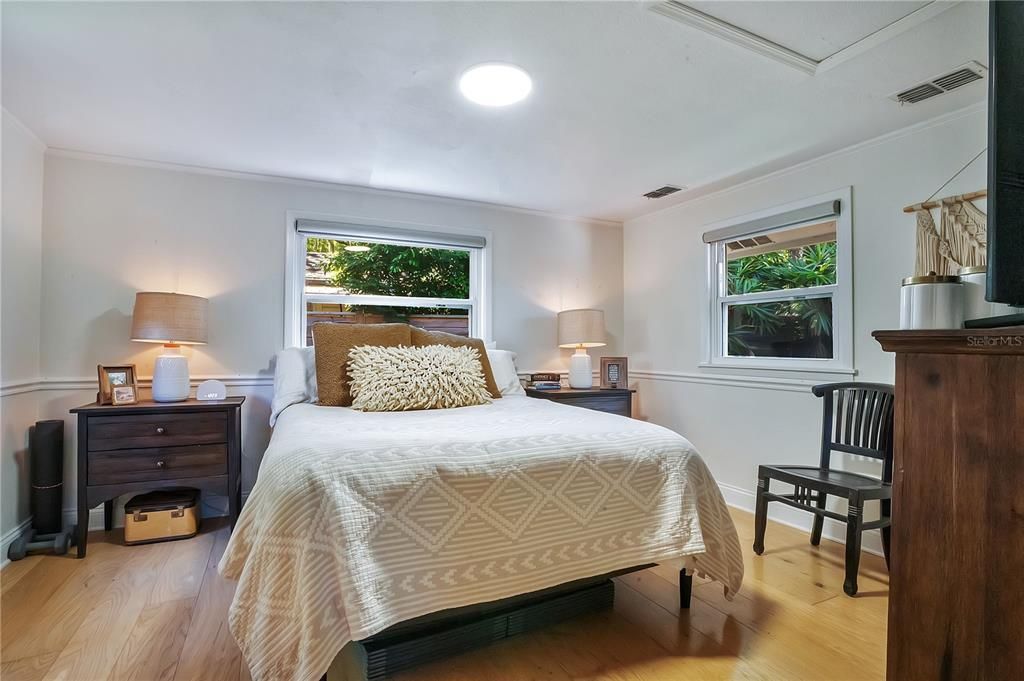 For Sale: $700,000 (1 beds, 1 baths, 750 Square Feet)