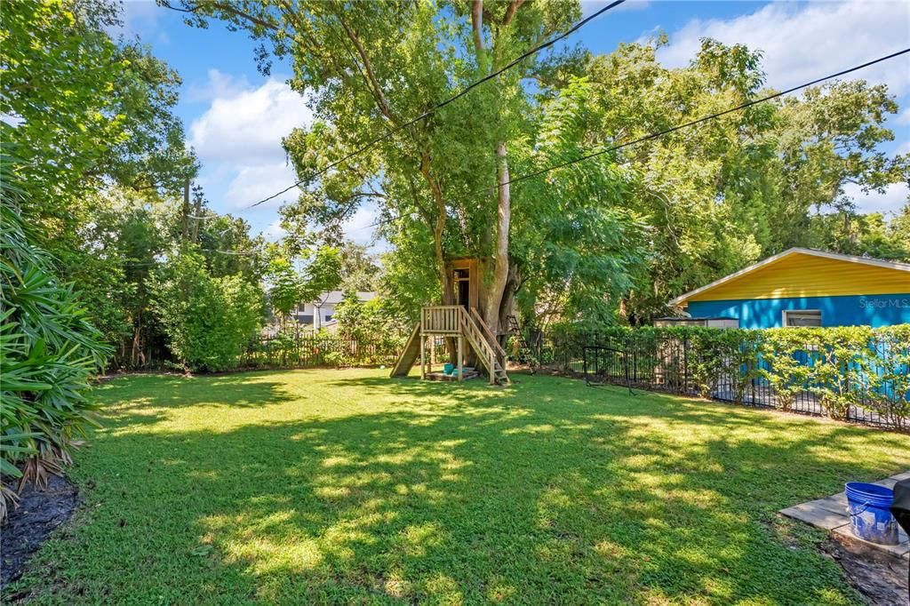 For Sale: $700,000 (1 beds, 1 baths, 750 Square Feet)