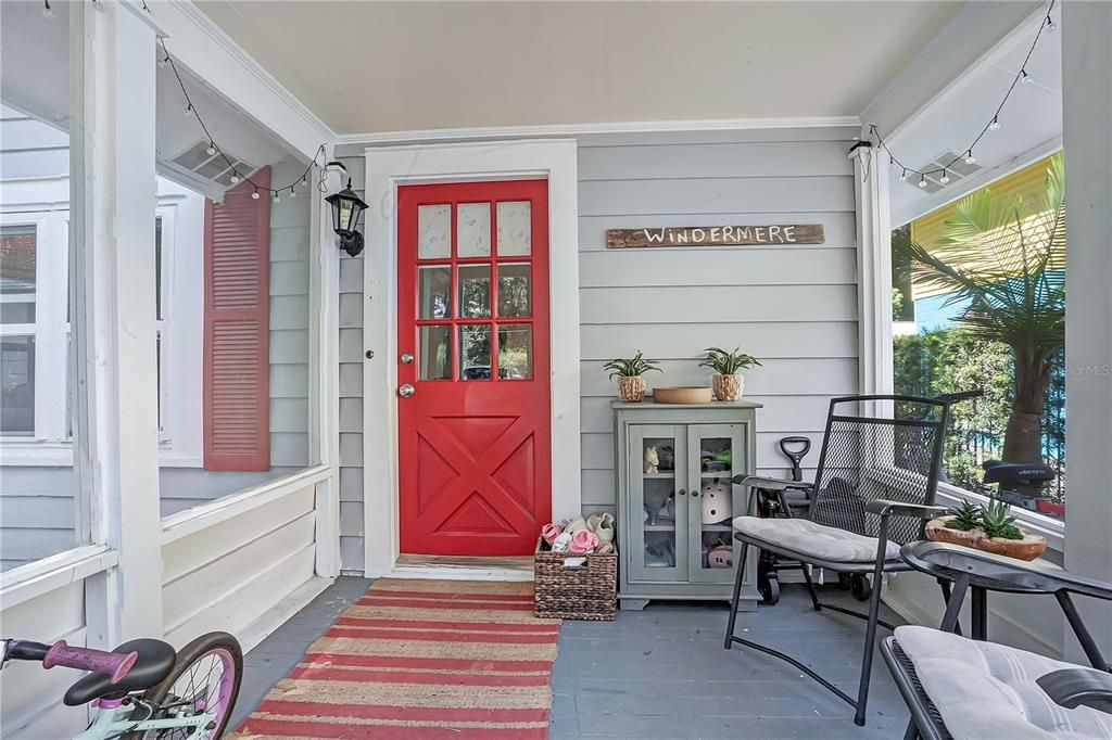 For Sale: $700,000 (1 beds, 1 baths, 750 Square Feet)