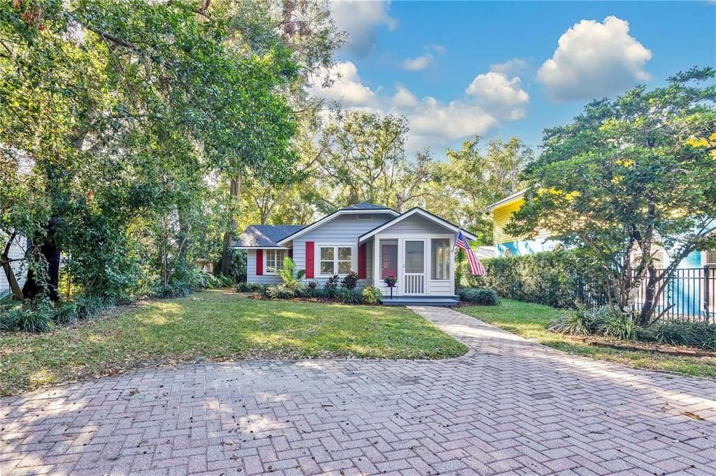 For Sale: $700,000 (1 beds, 1 baths, 750 Square Feet)