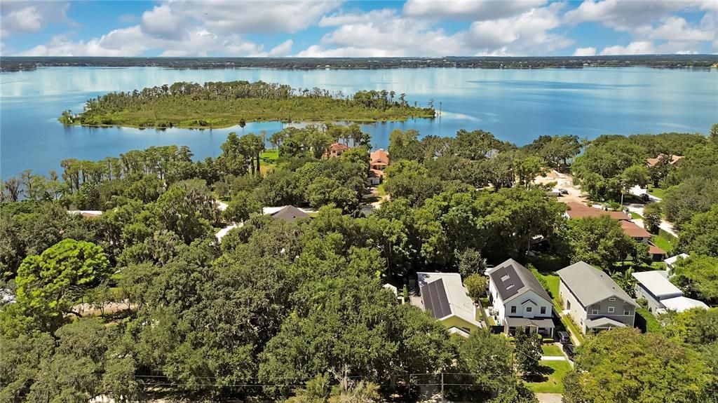 For Sale: $700,000 (1 beds, 1 baths, 750 Square Feet)