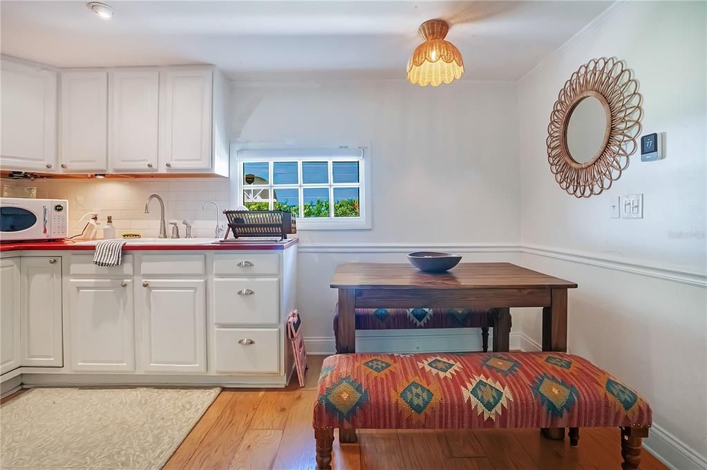 For Sale: $700,000 (1 beds, 1 baths, 750 Square Feet)