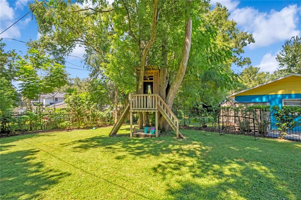 For Sale: $700,000 (1 beds, 1 baths, 750 Square Feet)