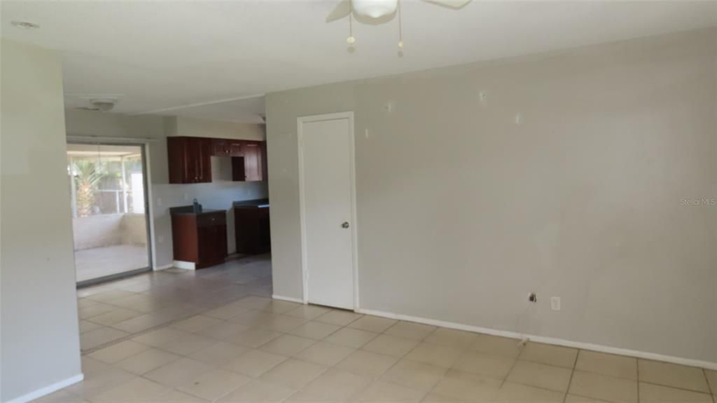 For Sale: $299,000 (4 beds, 2 baths, 1130 Square Feet)