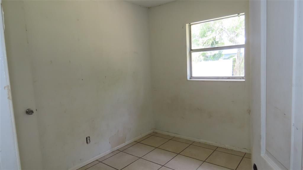 For Sale: $299,000 (4 beds, 2 baths, 1130 Square Feet)