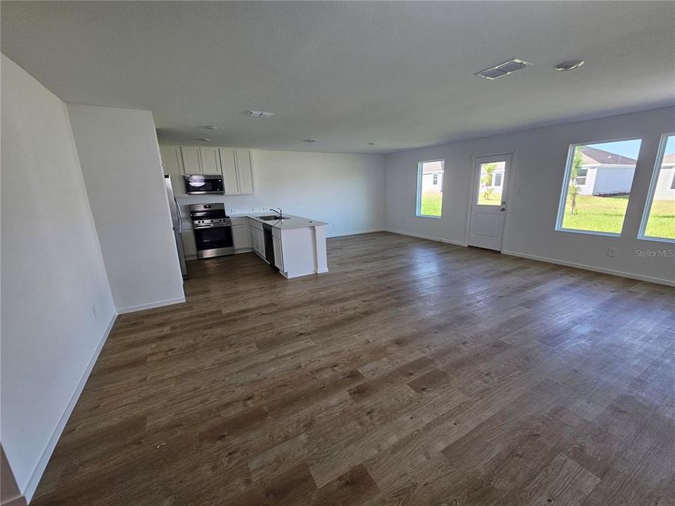 В аренду: $2,400 (4 спален, 2 ванн, 1810 Квадратных фут)