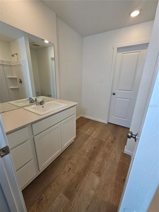 В аренду: $2,400 (4 спален, 2 ванн, 1810 Квадратных фут)