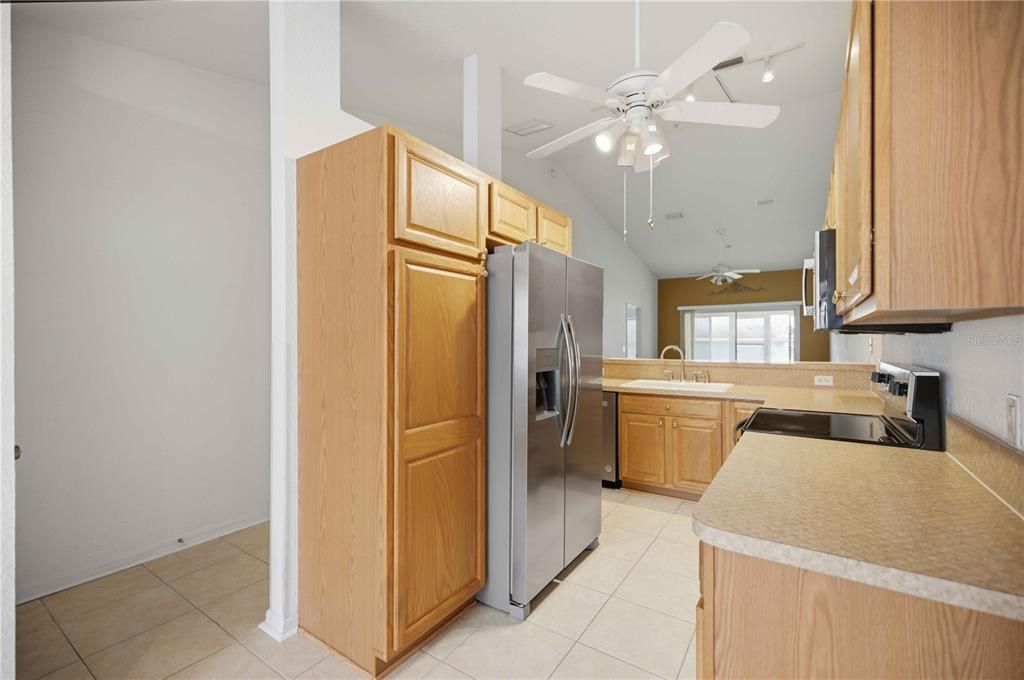 На продажу: $154,900 (2 спален, 2 ванн, 1187 Квадратных фут)