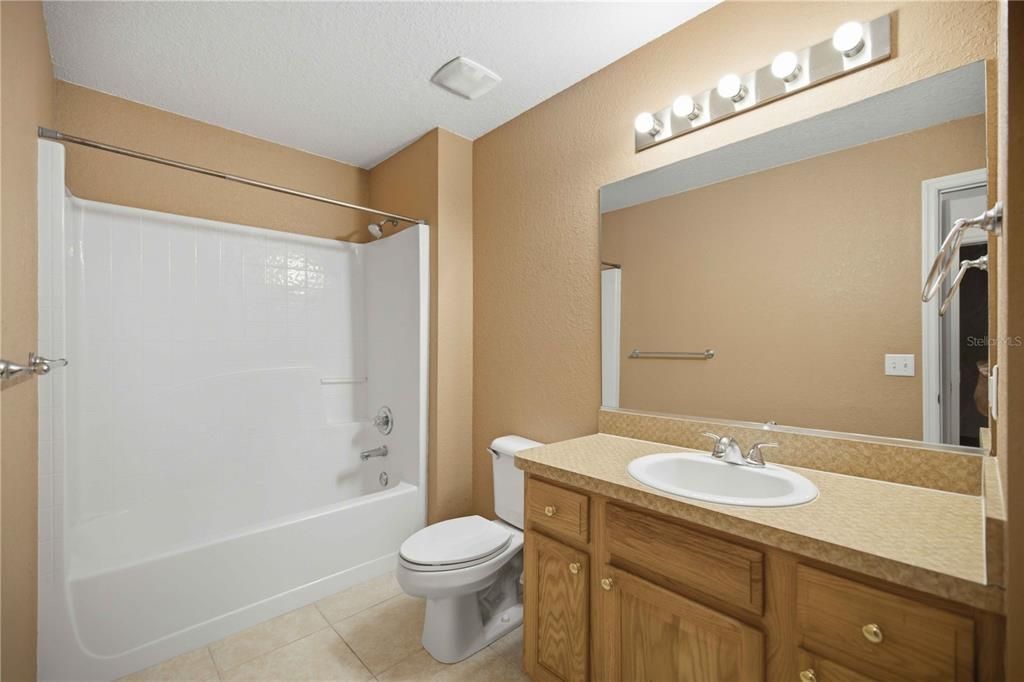 На продажу: $154,900 (2 спален, 2 ванн, 1187 Квадратных фут)