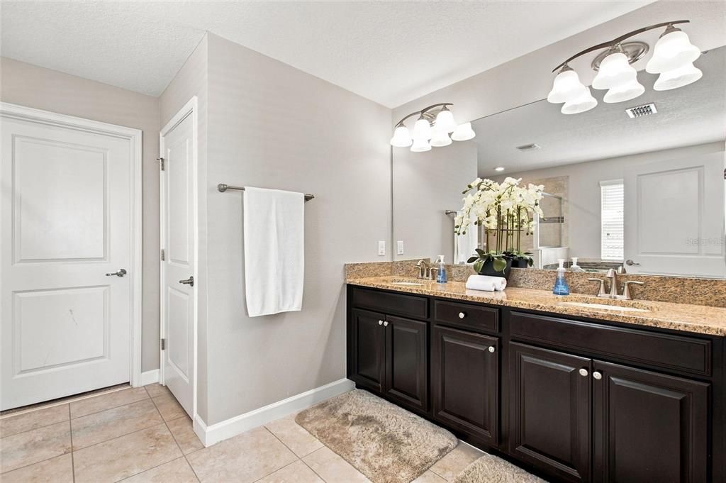 For Sale: $439,000 (4 beds, 2 baths, 2498 Square Feet)