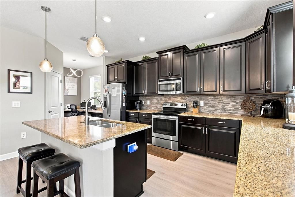 For Sale: $439,000 (4 beds, 2 baths, 2498 Square Feet)