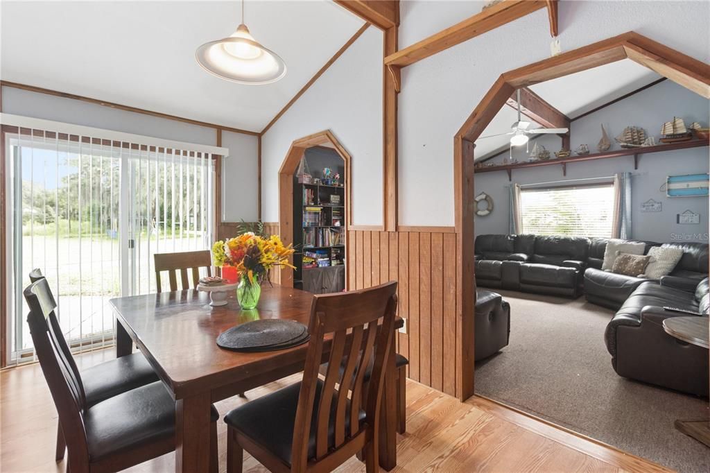 For Sale: $335,000 (2 beds, 2 baths, 1344 Square Feet)