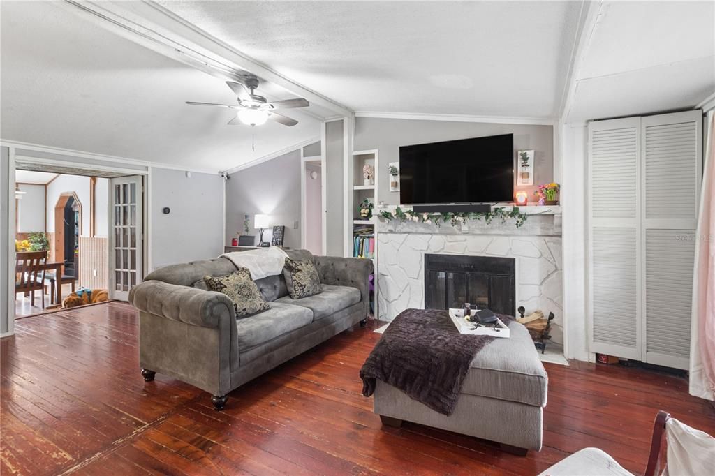 For Sale: $335,000 (2 beds, 2 baths, 1344 Square Feet)